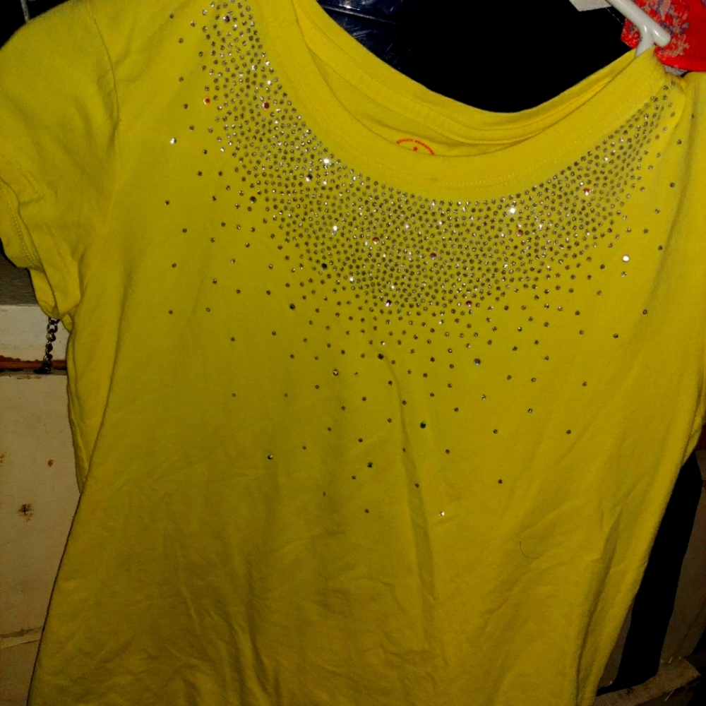 Yellow top with squints tee look